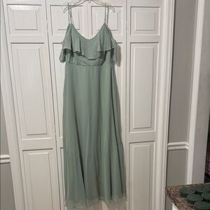 Chic Sage Green Maxi Dress